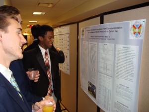 Myshake Abdi '16 presenting his summer research to Wes Eure '16 and Jefferson Thompson '16