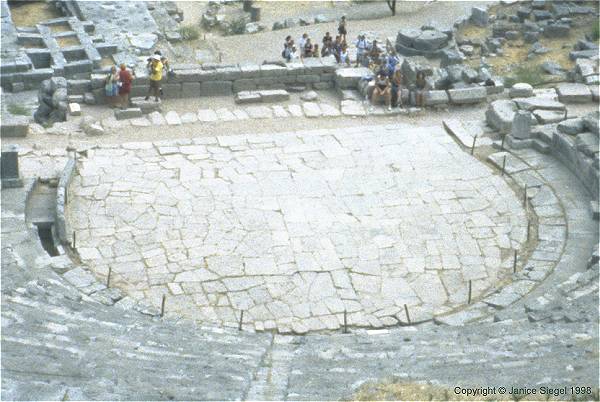 Theater, Delphi